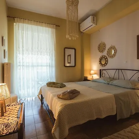 Voula Guesthouse, *