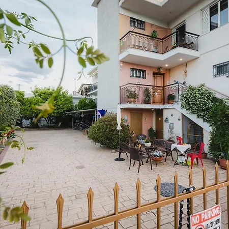 Voula Guesthouse,